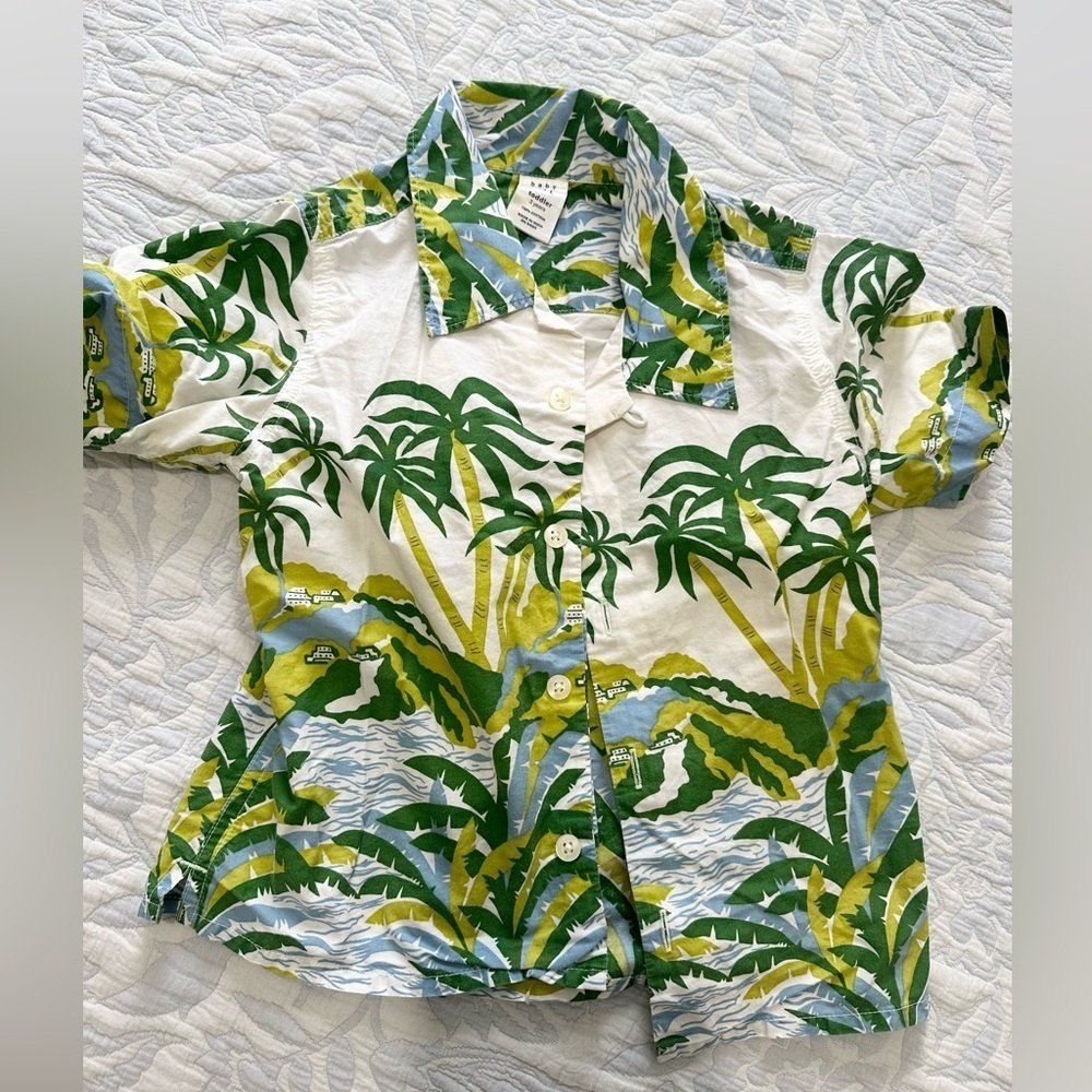 Gap 3T boy button down vacation short sleeve shirt toddler palm trees Hawaiian